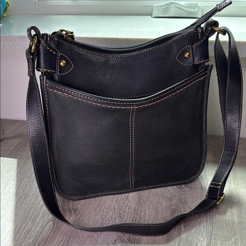 Fossil Black Crossbody Bag with Leather Finish and Adjustable Strap